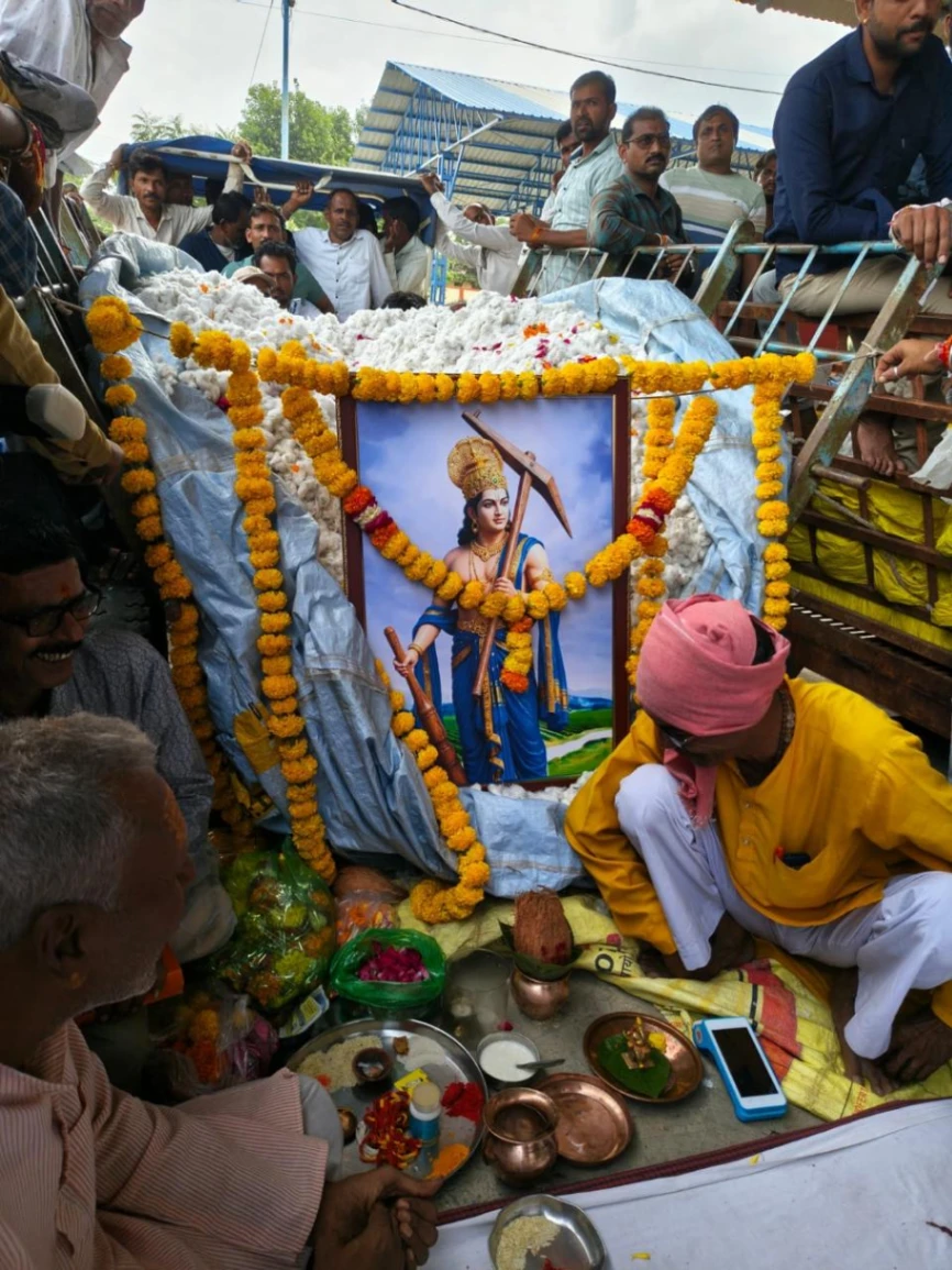 पहली नीलामी में 8411 रुपए का भाव